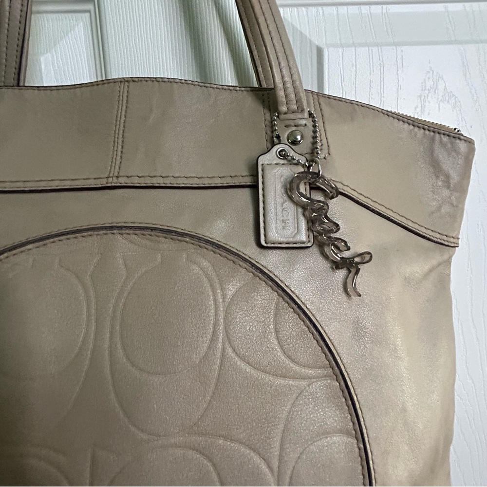 Coach Laura Signature Taupe Leather Tote Shoulder Bag Travel Casual Everyday Bag - Picture 3 of 16